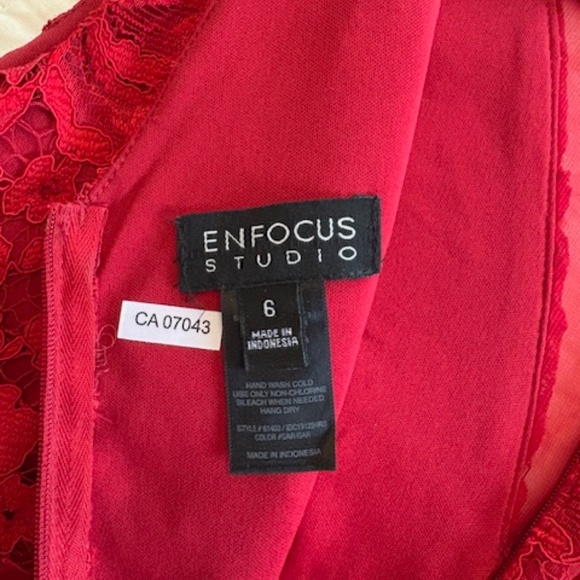 Lace sleeveless dress - Picture 3 of 3